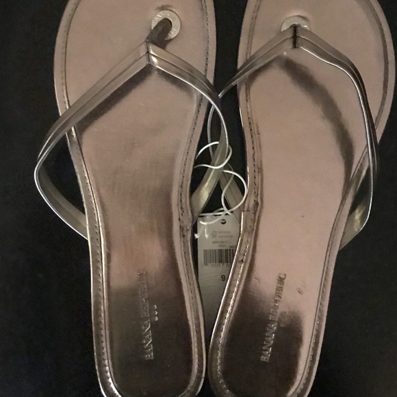 NWT! Dark Silver Banana Republic Sandals - Picture 2 of 3